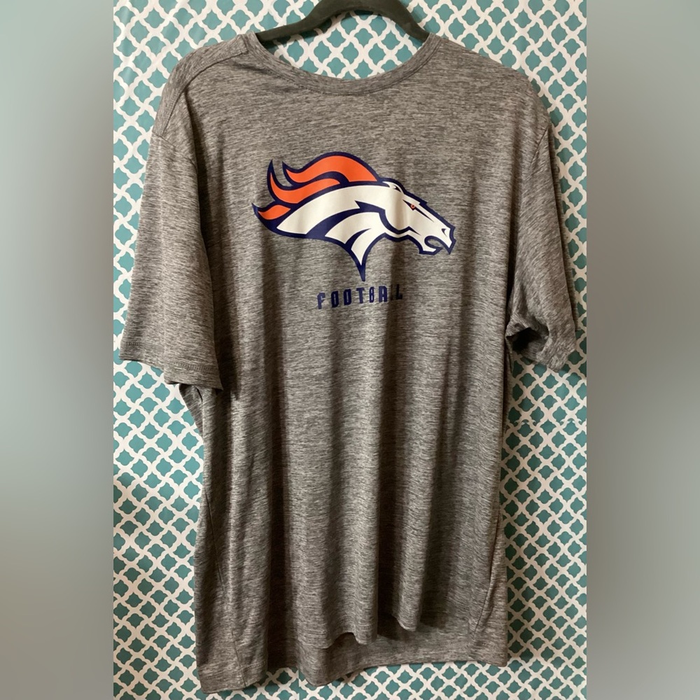 NFL Denver Broncos Gray Football Graphic Men's T Shirt size XL